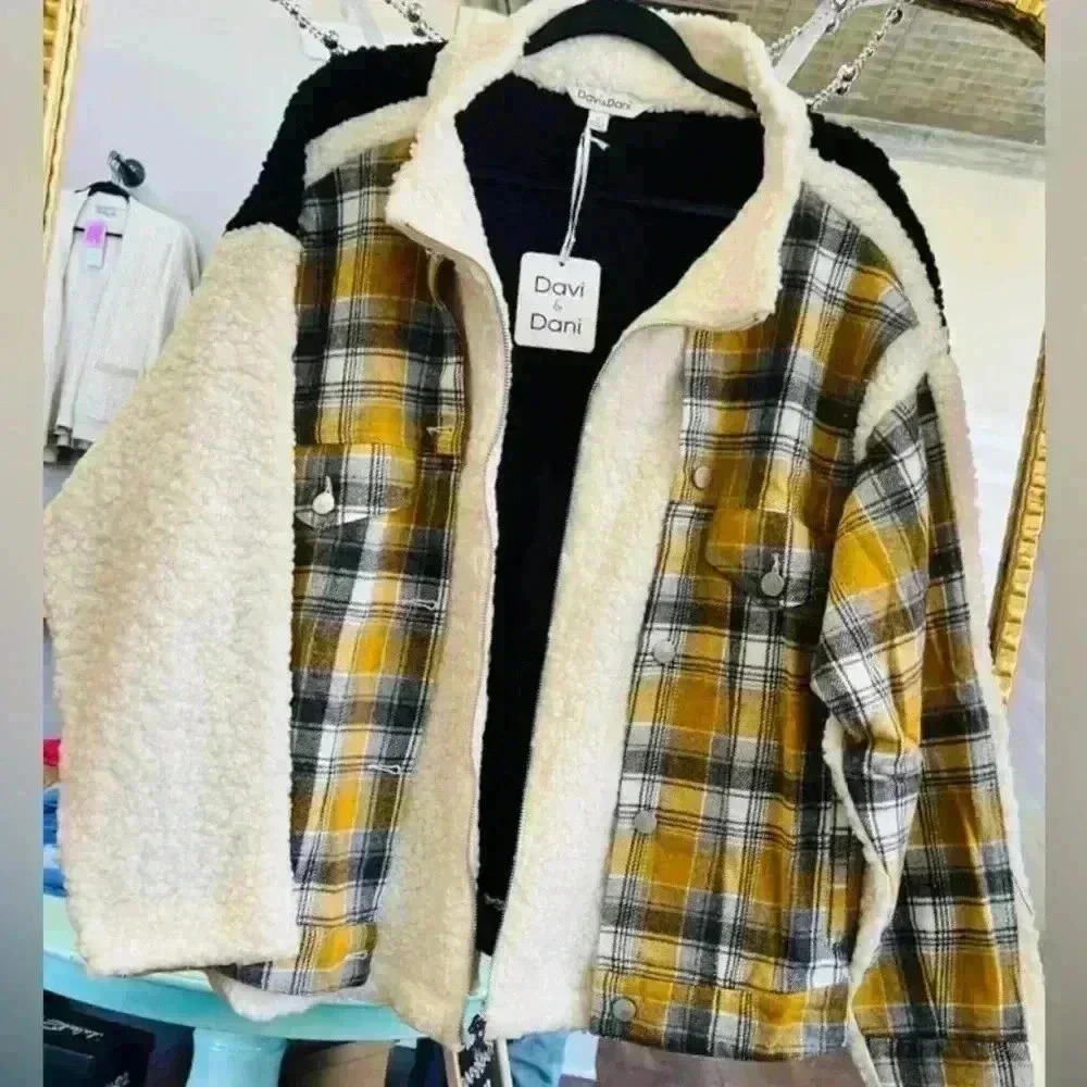 Davi & Dani RILEY PLAID & SHERPA
JACKET‎ Size Medium And Large